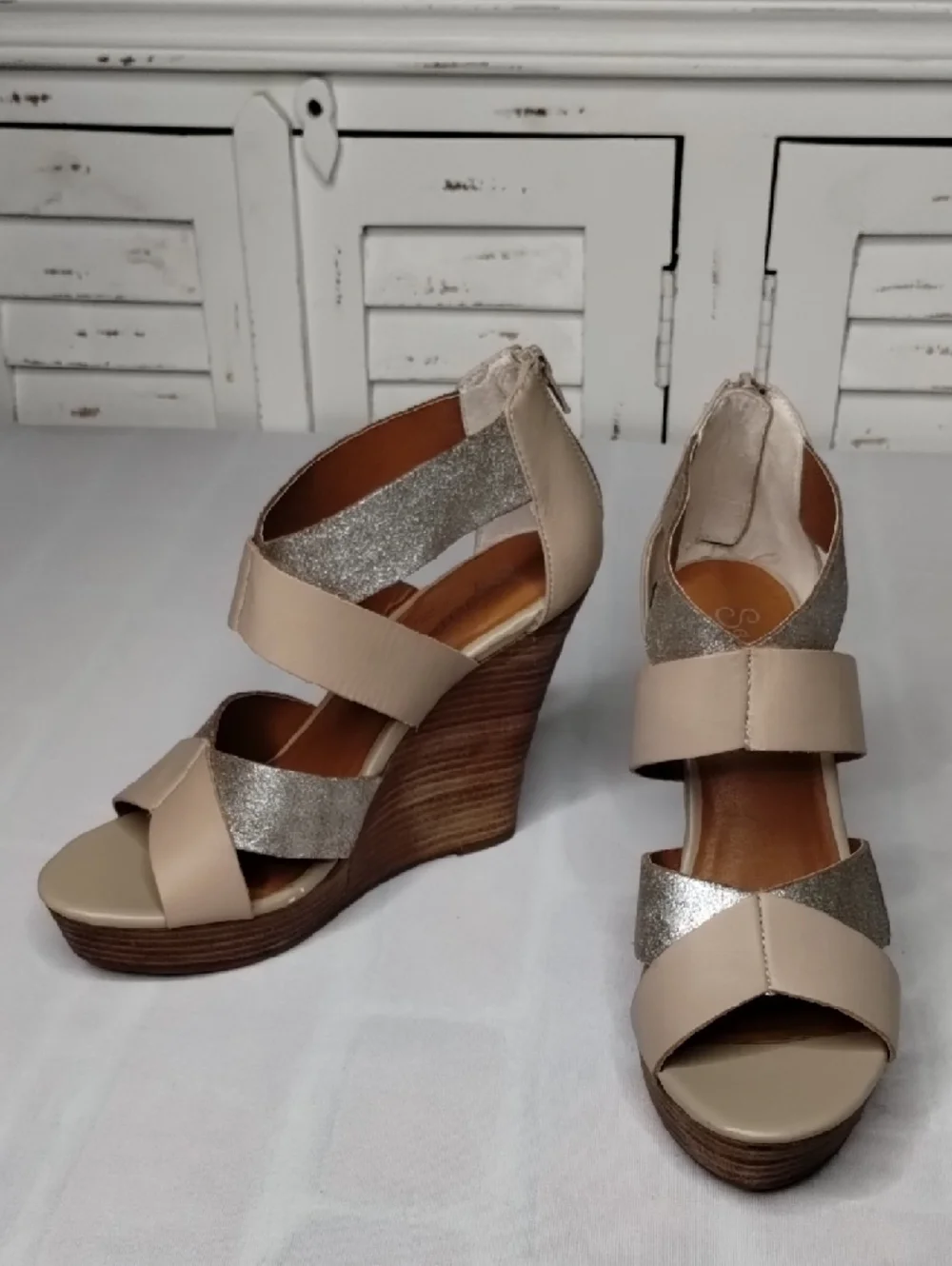 Seachelles Designer Beige Wedge Sandals with Silver Glitter Straps - Women Sz 8